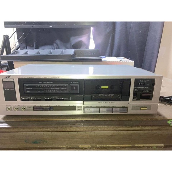 JVC KD-V300 Stero Cassette Deck FOR PARTS / NOT WORKING - Picture 1 of 4